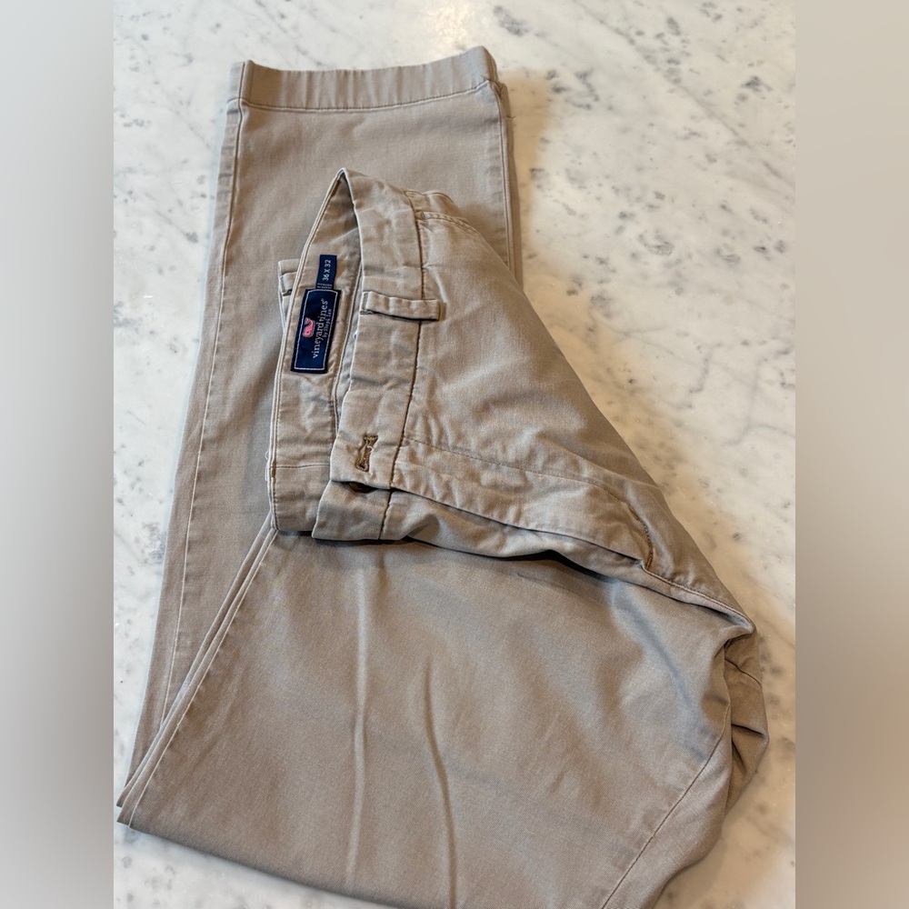 Men’s Vineyard Vines, Khaki pants, Cotton/Spandex, 36x32
Fits more like 35x31